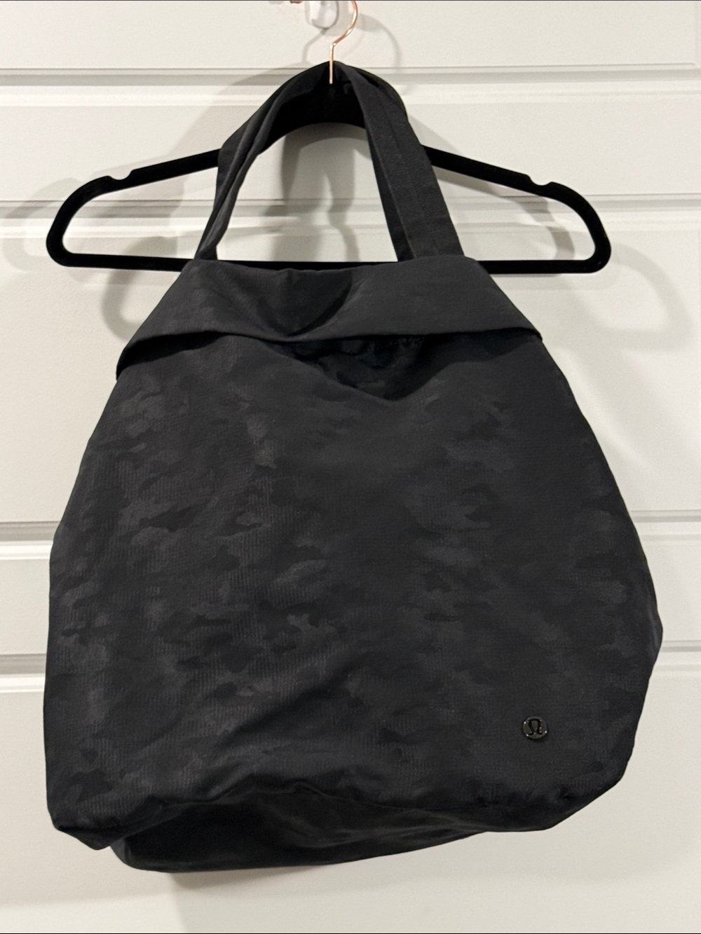 Lululemon **discontinued** camo on my level bag - Picture 3 of 8